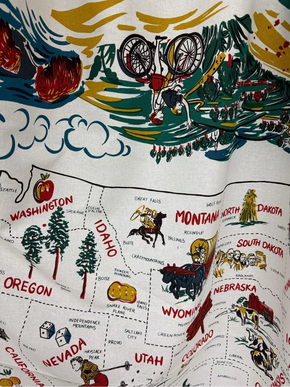 Kitsch ’n Couture 2005 American Vacationland USA Map Tablecloth, Rare Americana